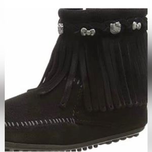 Minnetonka Hello Kitty Limited Edition Booties Black Suede Leather NWT SZ 6 Rare